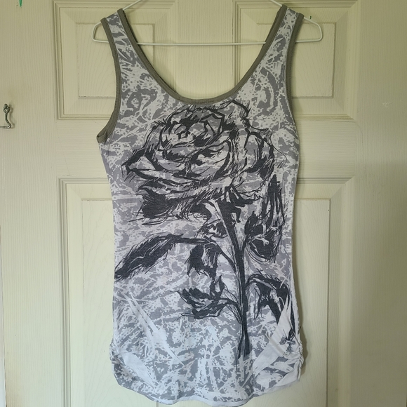 Tank Top. Size M - Picture 2 of 6